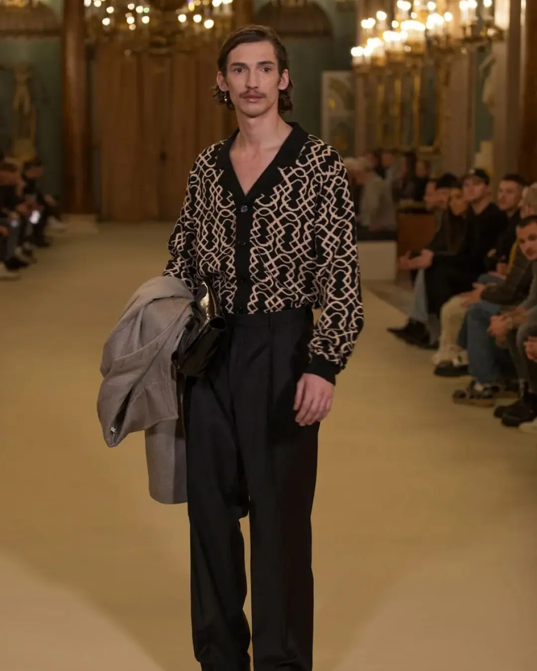 Baldessarini Runway-Look mit gemustertem Cardigan