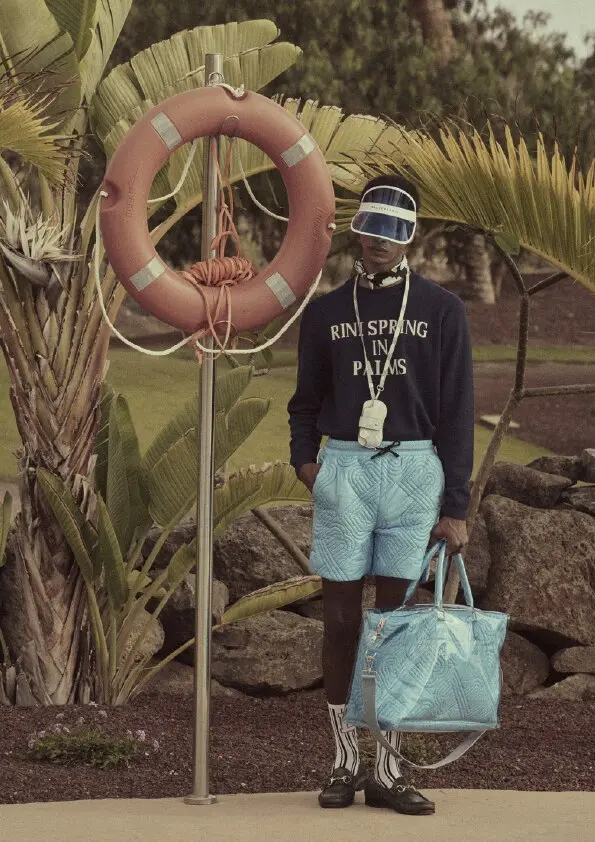Baldessarini Resort-Look mit Pattern auf Shorts und Tasche