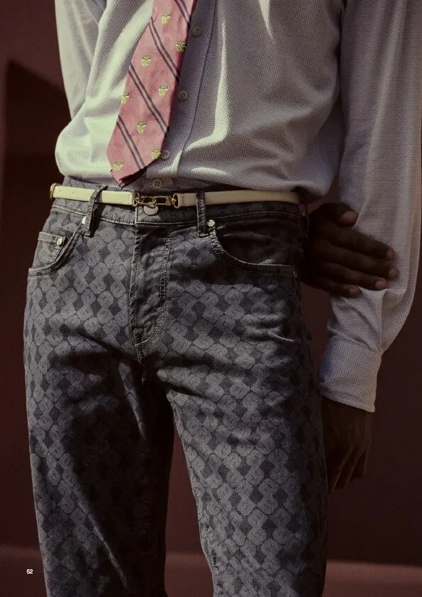 Detail einer gemusterten Hose